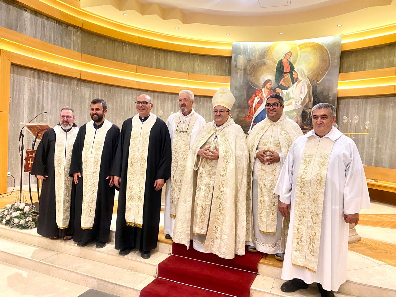المطران مارون ناصر الجميّل يترأّس الذبيحة الإلهيّة في بيت عنيا بمشاركة وفد من "لابورا إنترناشونال"